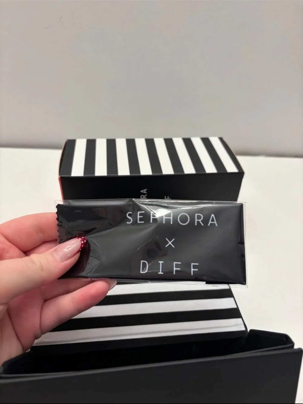 NEW Sephora x DIFF Indy Rectangular Sunglasses Includes travel case and cleaning